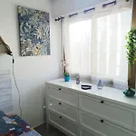 2 Pièces Climatisé Avec Balcon Dans Le Vieil Antibes, Résidence Avec Ascenseur Appartement Antibes