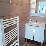 2 Pieces Climatise Avec Balcon Dans Le Vieil Antibes, Avec Ascenseur Apartman