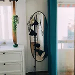 2 Pièces Climatisé Avec Balcon Dans Le Vieil Antibes, Résidence Avec Ascenseur * Antibes