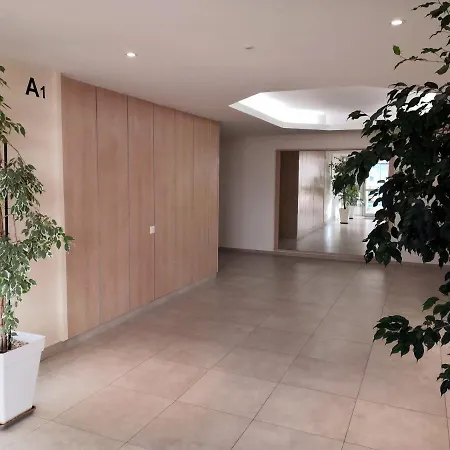 Apartamento 2 Pièces Climatisé Avec Balcon Dans Le Vieil Antibes, Résidence Avec Ascenseur *