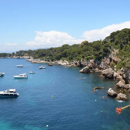 2 Pièces Climatisé Avec Balcon Dans Le Vieil Antibes, Résidence Avec Ascenseur Apartamento Antibes