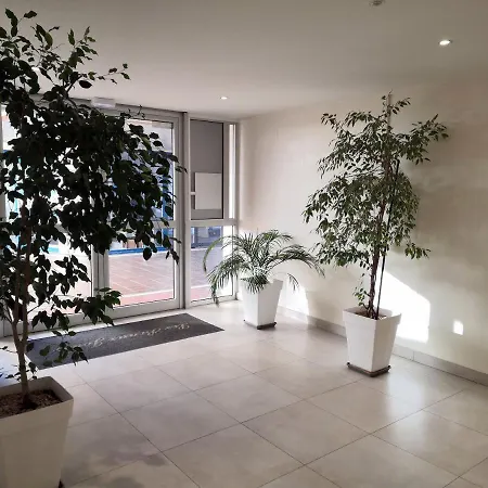 2 Pieces Climatise Avec Balcon Dans Le Vieil Antibes, Avec Ascenseur Lägenhet *