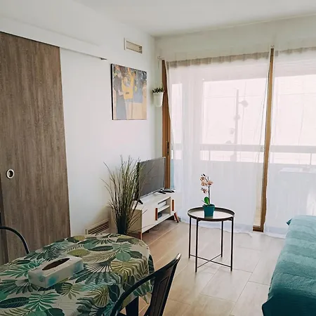 Apartamento 2 Pièces Climatisé Avec Balcon Dans Le Vieil Antibes, Résidence Avec Ascenseur