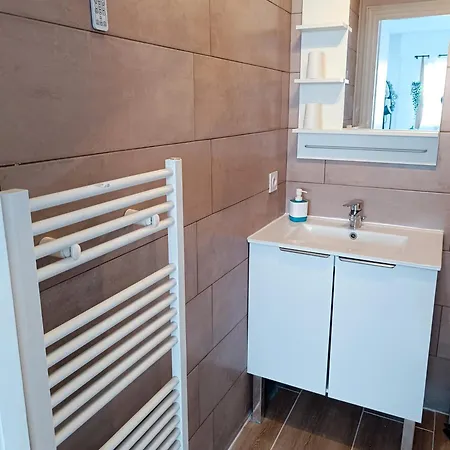 2 Pieces Climatise Avec Balcon Dans Le Vieil Antibes, Avec Ascenseur Apartamento