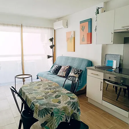 Lägenhet 2 Pieces Climatise Avec Balcon Dans Le Vieil Antibes, Avec Ascenseur *