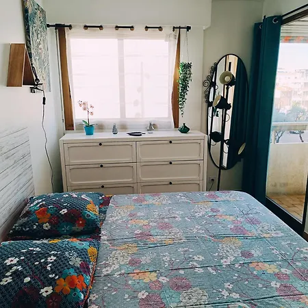 Appartement 2 Pièces Climatisé Avec Balcon Dans Le Vieil Antibes, Résidence Avec Ascenseur