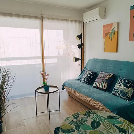 2 Pièces Climatisé Avec Balcon Dans Le Vieil Antibes, Résidence Avec Ascenseur * Antibes