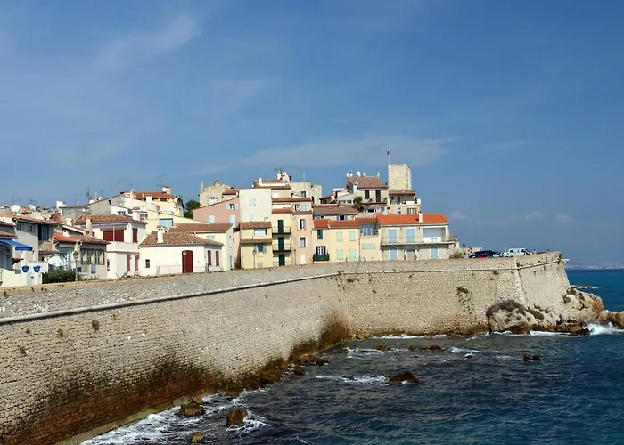 公寓 2 Pieces Climatise Avec Balcon Dans Le Vieil Antibes, Avec Ascenseur 昂蒂布