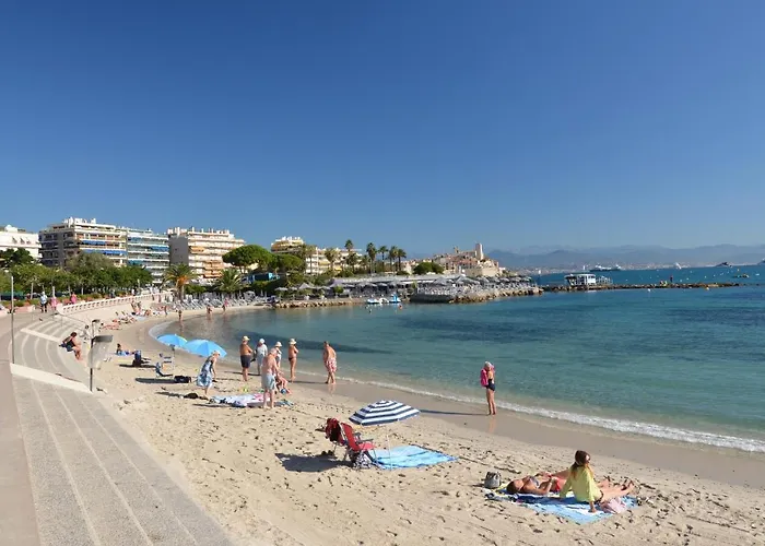 2 Pieces Climatise Avec Balcon Dans Le Vieil Antibes, Avec Ascenseur Antibes