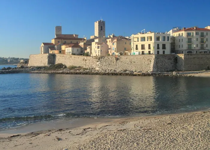 2 Pieces Climatise Avec Balcon Dans Le Vieil Antibes, Avec Ascenseur *
