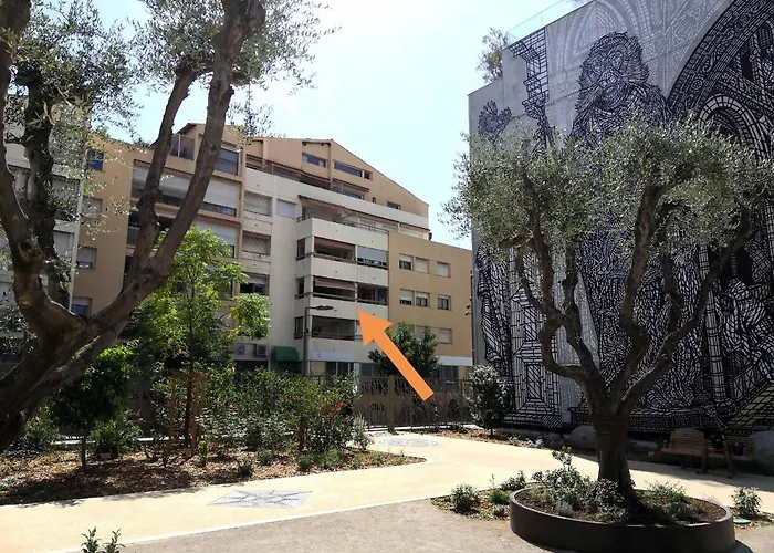 2 Pieces Climatise Avec Balcon Dans Le Vieil Antibes, Avec Ascenseur 公寓 昂蒂布