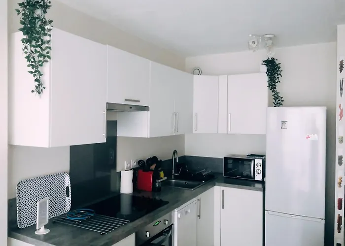 2 Pieces Climatise Avec Balcon Dans Le Vieil Antibes, Avec Ascenseur 公寓 昂蒂布