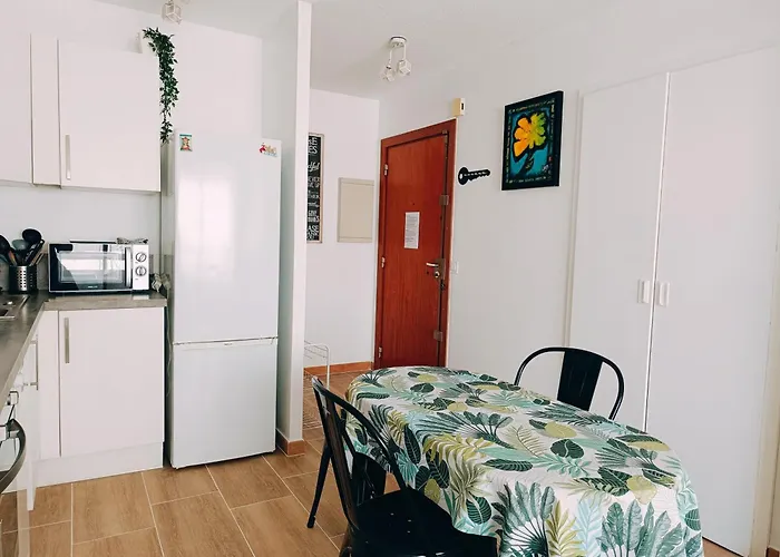 2 Pieces Climatise Avec Balcon Dans Le Vieil Antibes, Avec Ascenseur