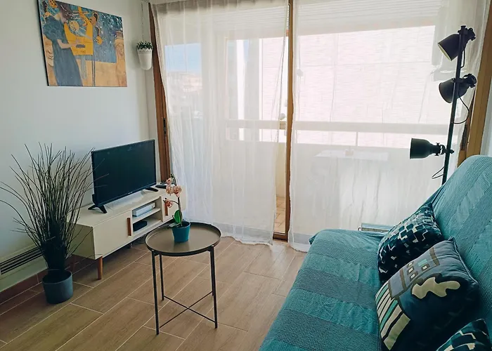 2 Pieces Climatise Avec Balcon Dans Le Vieil Antibes, Avec Ascenseur Antibes