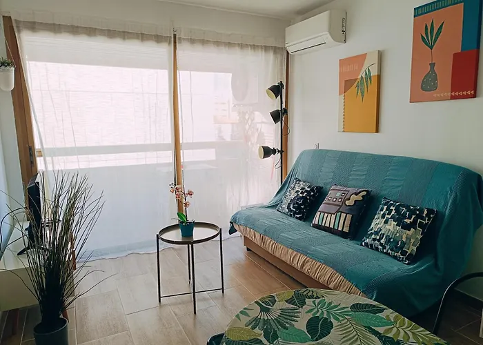 2 Pieces Climatise Avec Balcon Dans Le Vieil Antibes, Avec Ascenseur * 昂蒂布